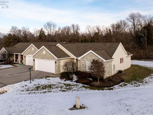 3944 E Vineyard Village Dr, Port Clinton, OH, 43452 | Card Image