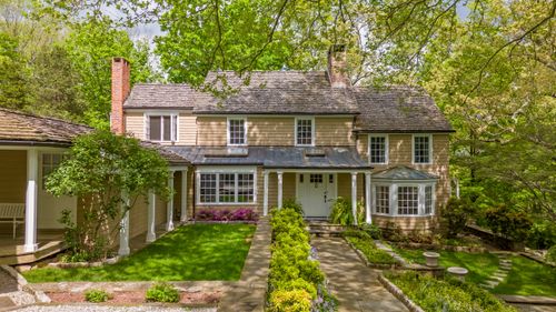 467 Laurel Rd, New Canaan, CT, 06840-2713 | Card Image