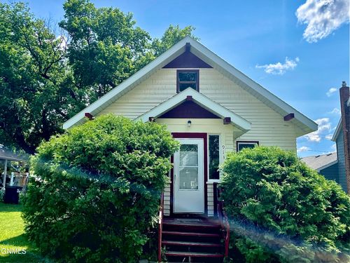 913 Cedar Ave, Harvey, ND, 58341-1446 | Card Image