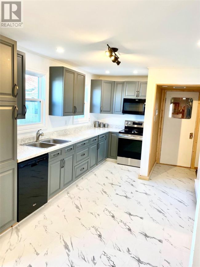 47A Main St S, House other with 3 bedrooms, 2 bathrooms and null parking in Glovertown NL | Image 11