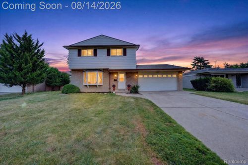 33124 Breckenridge Dr, Sterling Heights, MI, 48310-6076 | Card Image