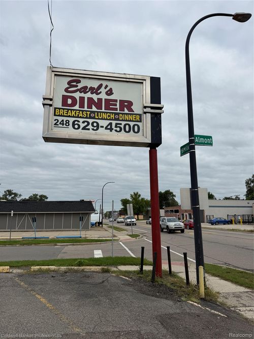 1861 E 9 Mile Rd, Ferndale, MI, 48220-2063 | Card Image