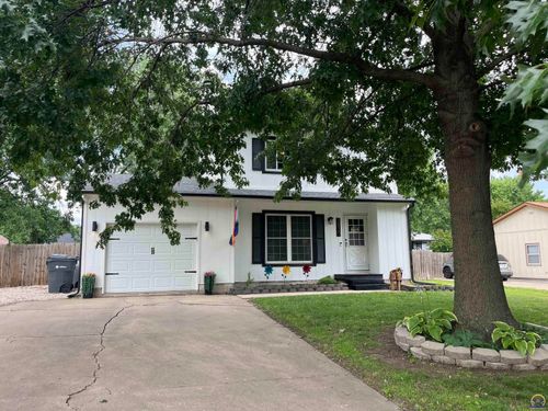 2020 Holiday Dr, Emporia, KS, 66801-6120 | Card Image