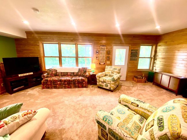 Bright large lower walkout | Image 19