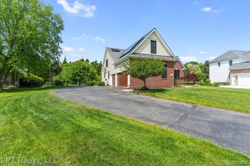 8617 Bonaventure Dr, Brighton, MI, 48116-9200 | Card Image