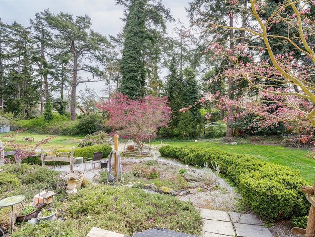 3935 Tudor Ave, House other with 4 bedrooms, 3 bathrooms and 1 parking in Saanich BC | Image 8