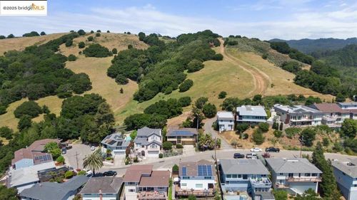 11718 Cranford Way, Oakland, CA, 94605-5812 | Card Image