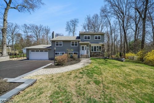 47 Crossbrook Rd, Livingston, NJ, 07039-3712 | Card Image