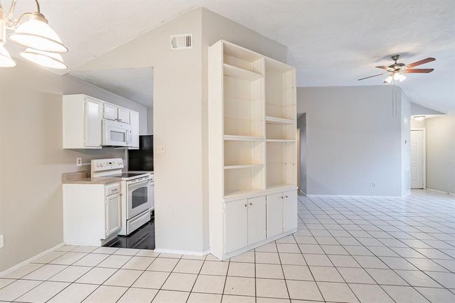 5326 Lynngate Dr, House other with 3 bedrooms, 2 bathrooms and 1 parking in Spring TX | Image 11