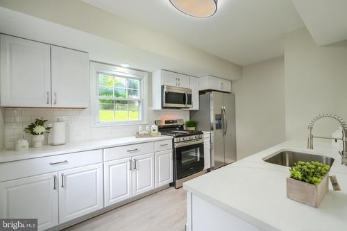 10 Glenwest Ct, BALTIMORE, MD, 21237-2113 | Card Image