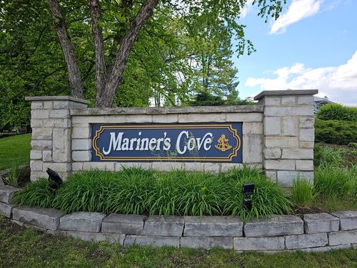 321 Seafarer Dr, Third Lake, IL, 60030-2641 | Card Image