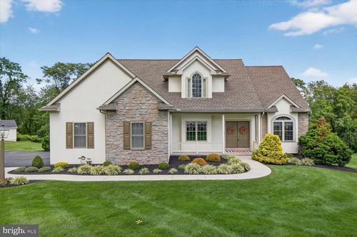 18 Farmington Way, New Providence, PA, 17560-9430 | Card Image