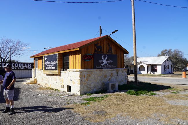 203 E Kerr St, Home with 0 bedrooms, 0 bathrooms and null parking in Rocksprings TX | Image 14