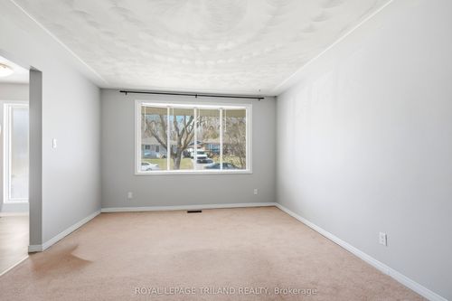 a-195B Cedarvale Cres, Waterloo, ON, N2L4T3 | Card Image