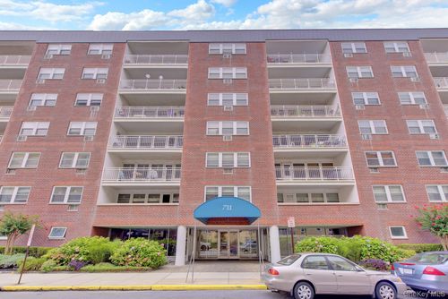 1n-711 Shore Rd, Long Beach, NY, 11561-4707 | Card Image