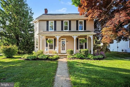 8 Broadway, STEWARTSTOWN, PA, 17363-4017 | Card Image