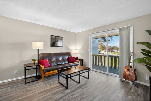 8-1915 Nw Hickory Ln, Ankeny, IA, 50023-1215 | Card Image