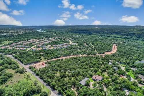 902 Quinlan Park Road, Austin, TX, 78732 | Card Image