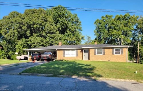 607 Duke St, Thomasville, NC, 27360-5355 | Card Image