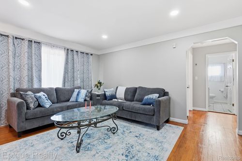 12801 Sterling Ct, Oak Park, MI, 48237-2140 | Card Image