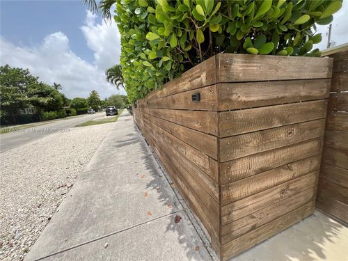 323 Nw 105th St, Miami, FL, 33150-1144 | Card Image