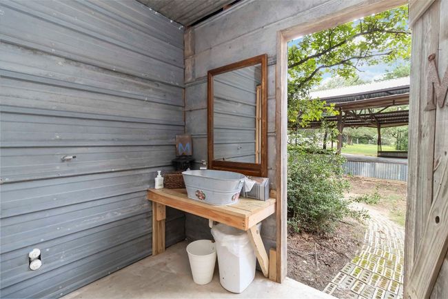 208 Old Potato Rd, House other with 4 bedrooms, 4 bathrooms and 12 parking in Paige TX | Image 33