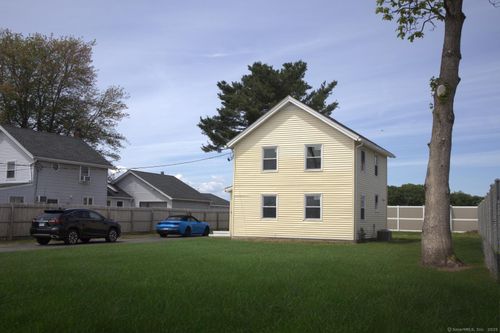 588 North St, Windsor Locks, CT, 06096-1147 | Card Image
