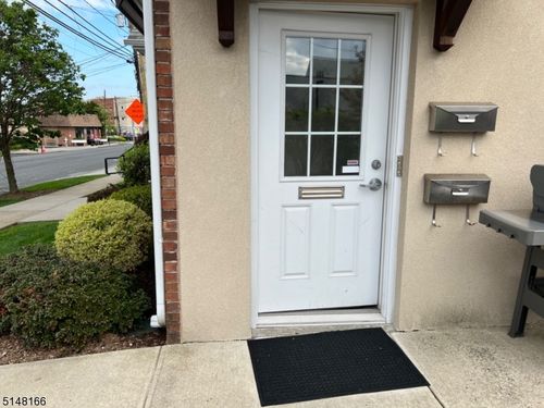 220 Elmer St, Westfield, NJ, 07090-2395 | Card Image