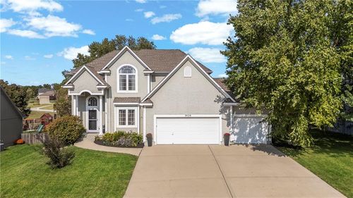 3920 Sw Windemere Dr, Lee's Summit, MO, 64082-4672 | Card Image