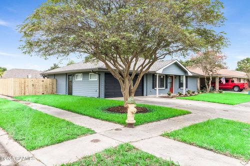 201 Saint Nicholas Dr, Lafayette, LA, 70506-5917 | Card Image