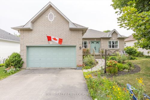 9 Brookside St, Millbrook, ON, L0A1G0 | Card Image