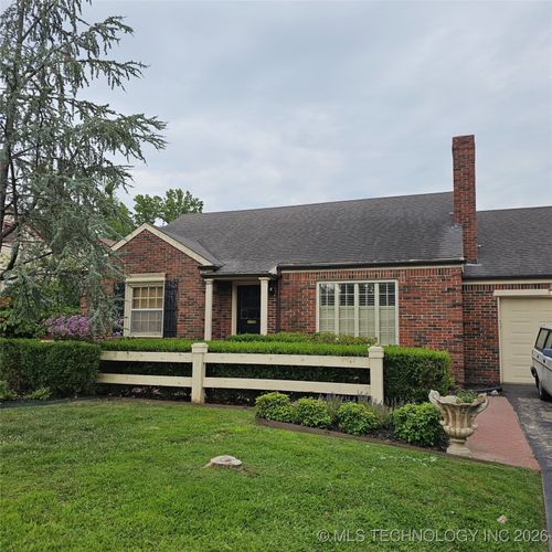 2442 E 19th St, Tulsa, OK, 74104-5704 | Card Image