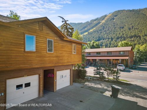 207 W Snow King Avenue Avenue, Jackson, WY, 83001 | Card Image