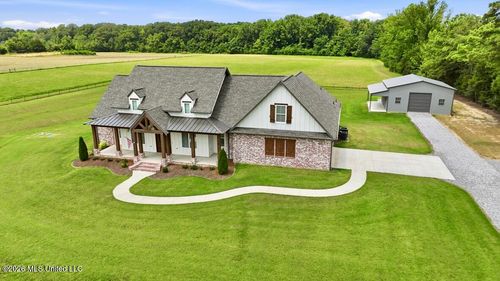 901 Sharon Rd, Canton, MS, 39046-9665 | Card Image