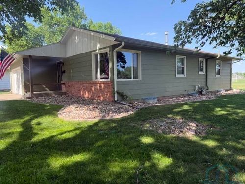 220 Catalina Ave, Vermillion, SD, 57069-3320 | Card Image