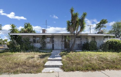 13500 Strathern St, Panorama City, CA, 91402-6404 | Card Image