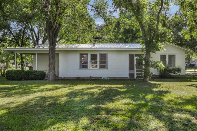 628 S Madison St, House other with 2 bedrooms, 2 bathrooms and 1 parking in La Grange TX | Image 20