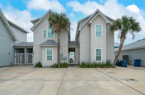 2821 S 11th St, Port Aransas, TX, 78373-6078 | Card Image