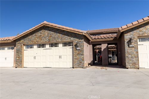 14176 Kiowa Rd, Apple Valley, CA, 92307-3979 | Card Image