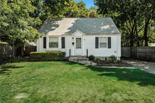 72 Nichols Rd, North Kingstown, RI, 02852-2033 | Card Image