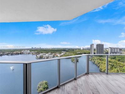 LPH8 - 17111 Biscayne Blvd, Condo with 2 bedrooms, 3 bathrooms and null parking in North Miami Beach FL | Image 1