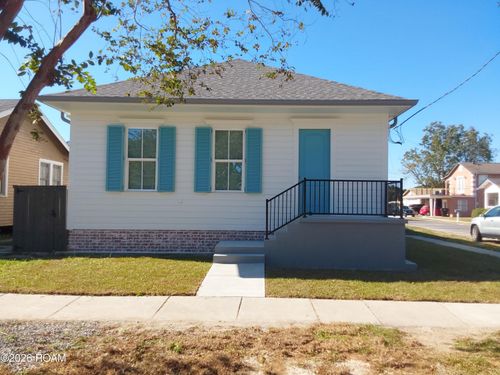 950 Mehle St, Arabi, LA, 70032-1223 | Card Image