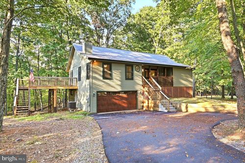 4 Peace Pipe Ln, HEDGESVILLE, WV, 25427-5328 | Card Image