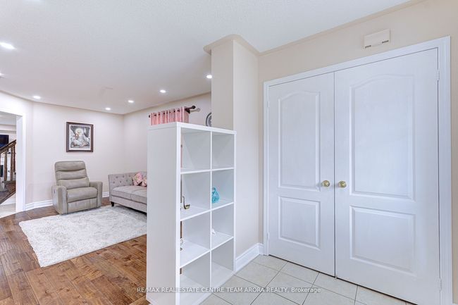 27 Beresford Cres, House other with 5 bedrooms, 4 bathrooms and 4 parking in Brampton ON | Image 4