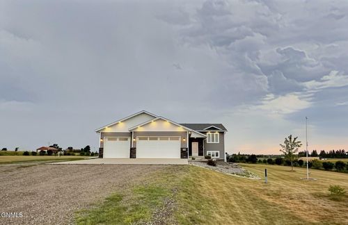 512 Apple Ridge Rd, Menoken, ND, 58558-9773 | Card Image