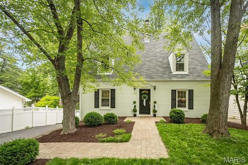 984 N Woodlawn Ave, Kirkwood, MO, 63122-2802 | Card Image