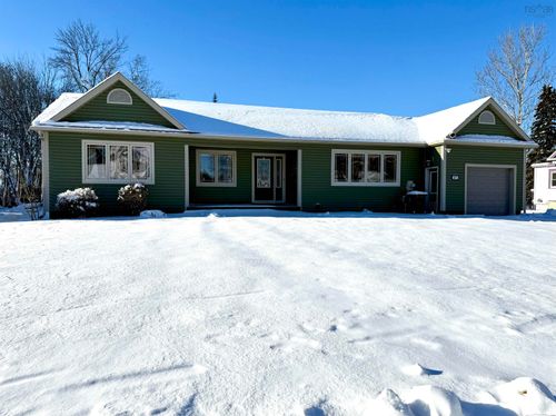 27 Regent St, Amherst, NS, B4H3S8 | Card Image