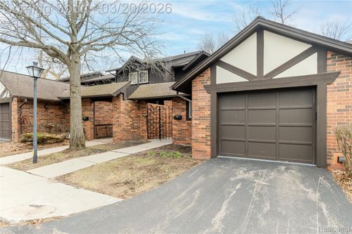 29332 Wellington Rd W, Southfield, MI, 48034-4572 | Card Image