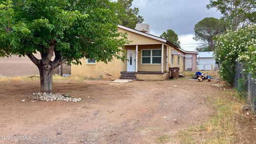 847 Luna St, Las Cruces, NM, 88001-3939 | Card Image