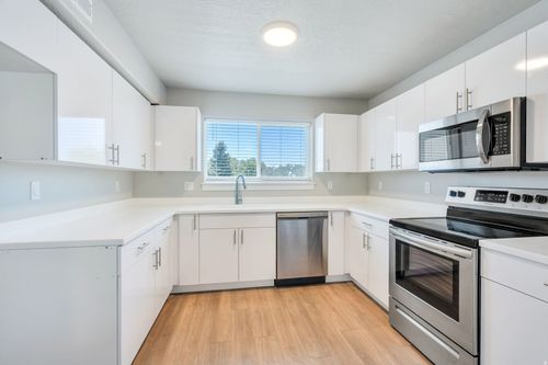 e210-572 S 100 W, Springville, UT, 84663-2059 | Card Image